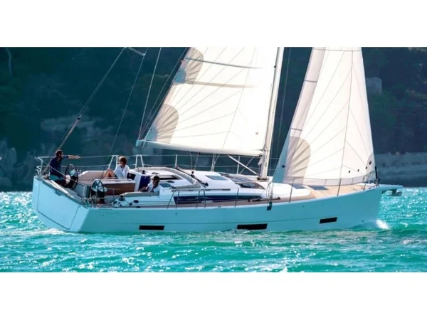 Dufour 390 Grand Large av Zen Yachting i Athen