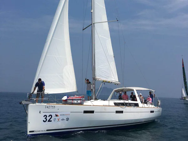 Oceanis 45 af Discover Sailing Asia i Phuket