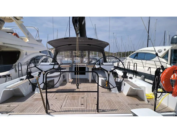 First 53 della Hellenic Prime Yachting a Lavrion