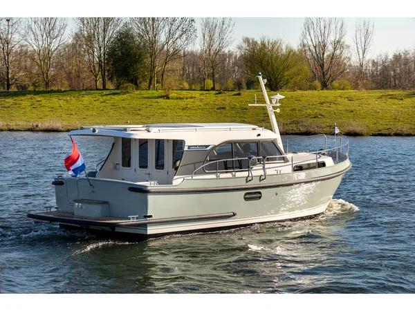 Linssen Grand Sturdy 29.9 from PUUR Yachtcharter in Werder (Havel)