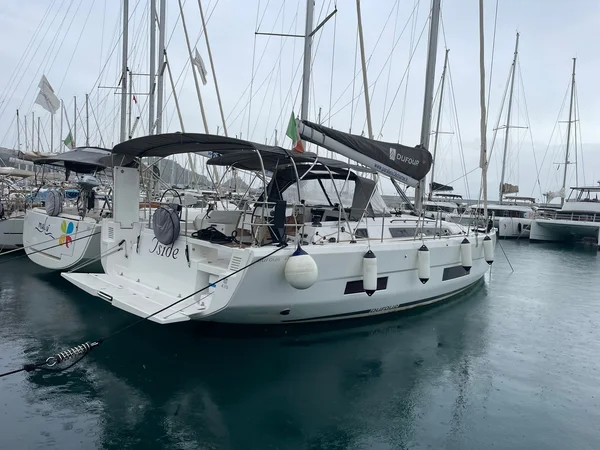 Dufour 470 from Parallelo 38 Charter in Capo d’Orlando