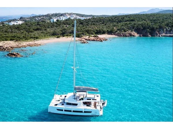 Bali 4.6 av Barcando Charter i Portisco