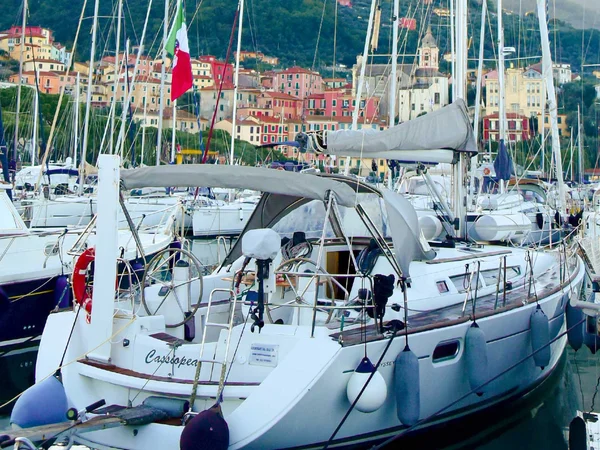 Sun Odyssey 42i Performance par BeBlue Sailing à La Spezia
