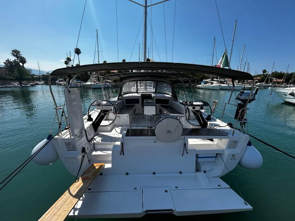 Dufour 470 från Marly Sailing i Furnari