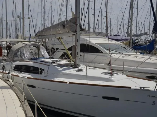Oceanis 43 af BabaSails Yachting i Kanistro