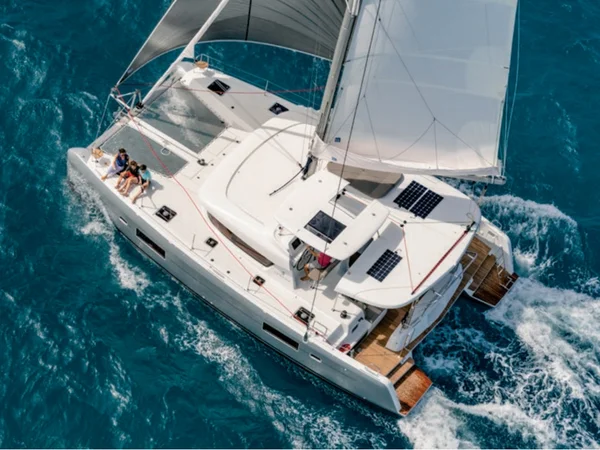 Lagoon 42 par Spiridakos Sailing Cruises à Vlichada