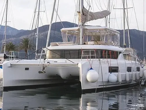 Lagoon 46 af SVP Charter i Tivat
