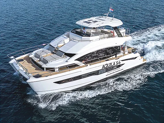 Aquila 54 av Endless Blue Yacht Charters i Šibenik