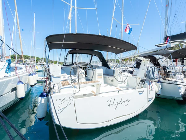 Oceanis 381 af Pyxis Nautica i Pula