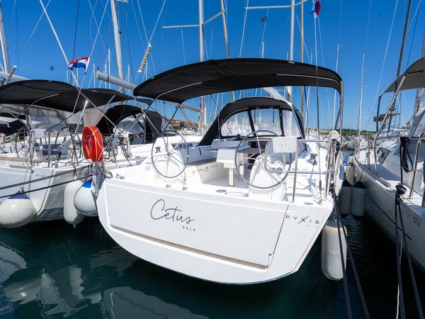 Dufour 382 Grand Large yritykseltä Pyxis Nautica Pulassa