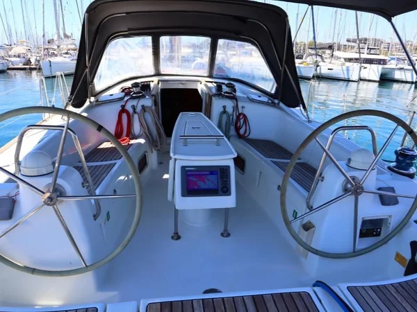Oceanis 43 av MG Yachts i Athen