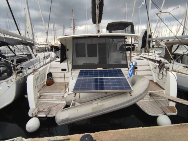 Lagoon 40 par MG Yachts à Athènes