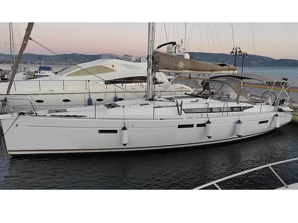 Sun Odyssey 47 da MG Yachts em Eleusis