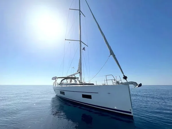 Bavaria C45 av MG Yachts i Athen
