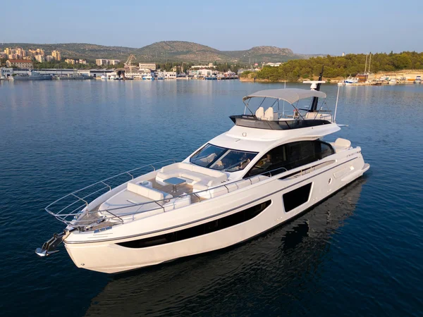 Azimut S7 av Splendid Yachting i Šibenik