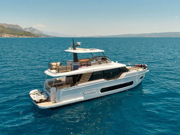 Azimut Magellano 60 von Feel Yachting in Podstrana