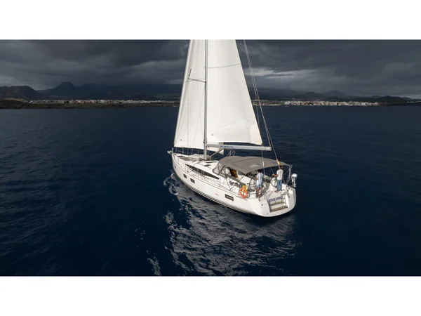 Jeanneau 54 av ECC Yacht Charter i Las Galletas