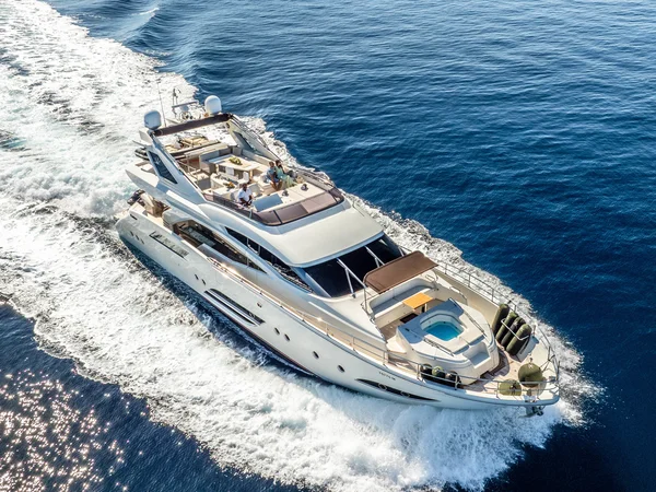 Dominator 780S della Feel Yachting a Sukošan