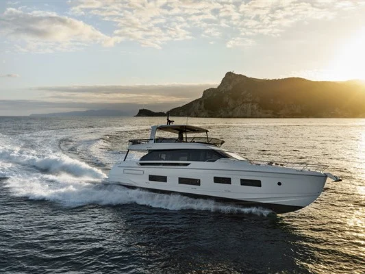 Azimut 82 Fly par Splendid Yachting à Šibenik