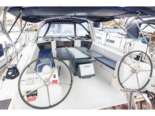 Oceanis 41 from ECC Yacht Charter in Santa Cruz de Tenerife