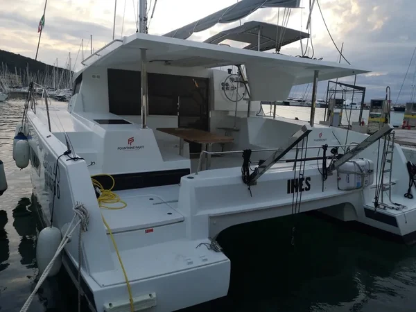 Fountaine Pajot Lucia 40 från Holidays i Portisco