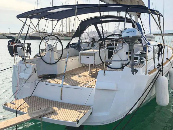 Sun Odyssey 519 from Ethos Yachting in Palairos