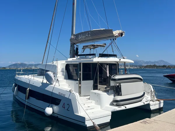 Bali 4.2 af More Sailing i Preveza