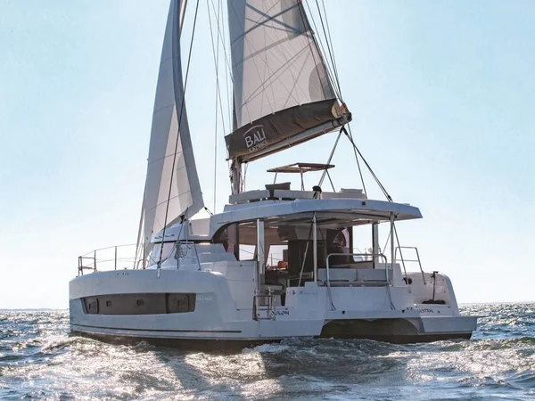 Bali Catspace av More Sailing i Preveza