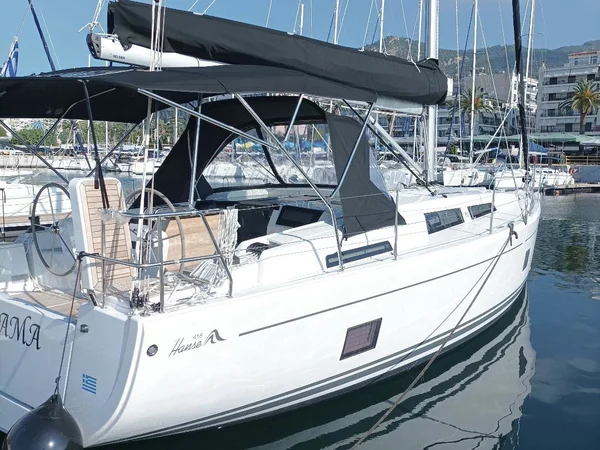 Hanse 418 par LG Yachting à Kavala