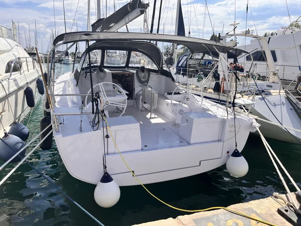 Elan Impression 43 yritykseltä Messinia Yachts Kalamatassa