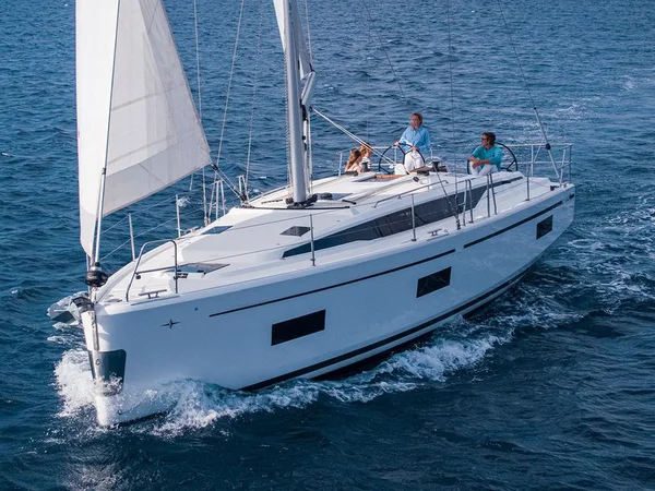 Bavaria 42 Cruiser von Ancyra Sailing in Tivat