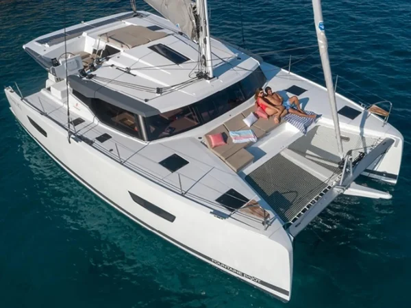 Fountaine Pajot Astréa 42 af Arcadie Plaisance i Cogolin