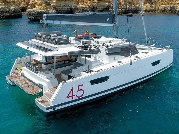 Fountaine Pajot Elba 45 par Arcadie Plaisance à Cogolin