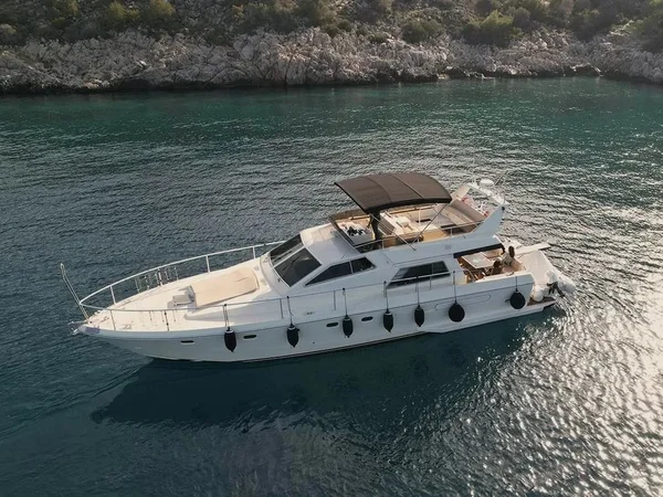 Ferretti 52 della Aquarius Yachts al Pireo