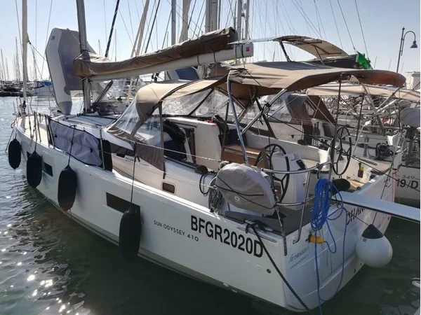 Sun Odyssey 410 de Palm Yachting en San Vincenzo