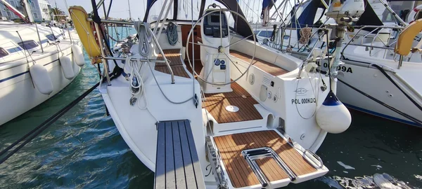 Bavaria 38 Cruiser yritykseltä Alsalos Yachting Palairosissa