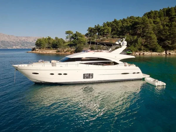Princess 72 Fly von Splendid Yachting in Podstrana