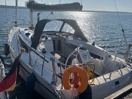 Bavaria 34 Cruiser yritykseltä Yachtcharter Sweden Saltsjöbadenissa