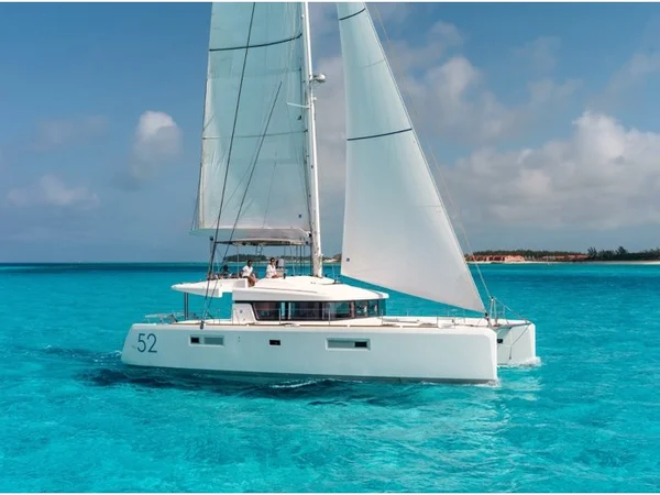 Lagoon 52 par Spartivento Yacht Charter à Castellammare del Golfo