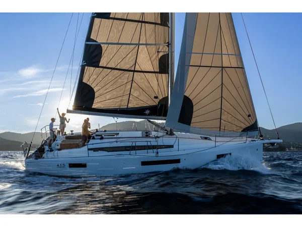 Sun Odyssey 415 from ECC Yacht Charter in Palma de Mallorca