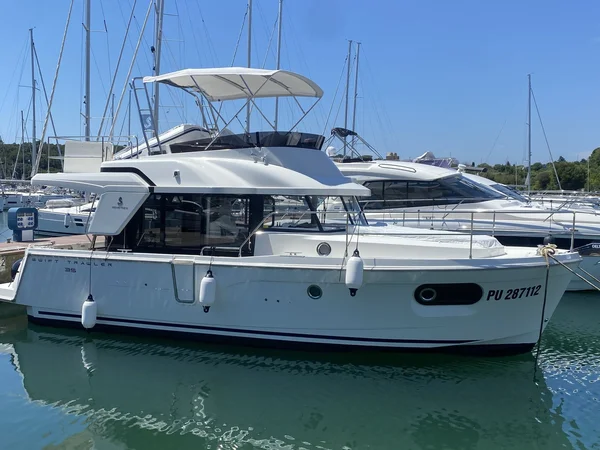Swift Trawler 35 av Jadranka Yachting i Pula