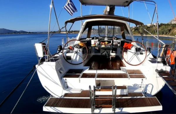 Oceanis 45 van Ionian Catamarans in Palairos