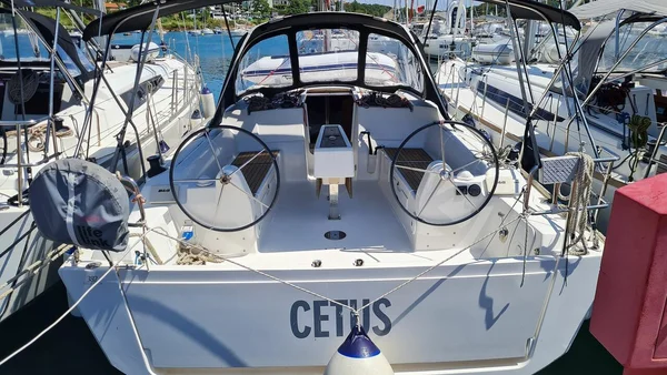 Dufour 382 Grand Large yritykseltä Pyxis Nautica Pulassa