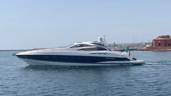 Sunseeker Predator 75 par 2M YACHT 