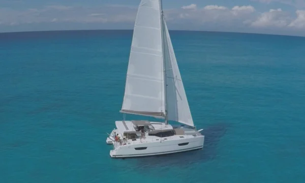 Fountaine Pajot Lucia 40 från Dream Yacht Charter i Zaton