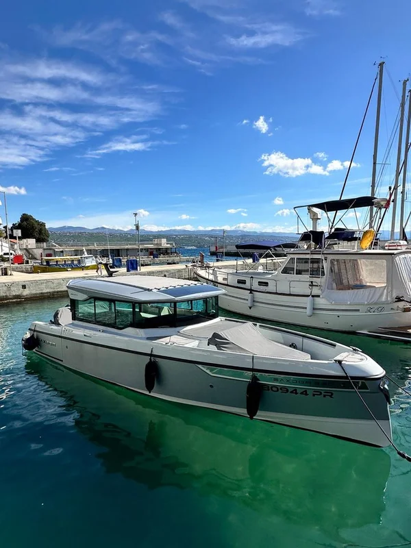 Saxdor 320 yritykseltä Newera Charter Opatijassa