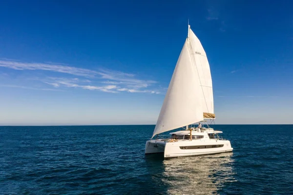 Bali 4.6 par Dream Yacht Charter à Baie Sainte-Anne