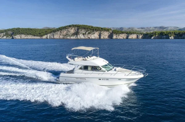 Prestige 36 della GARIFUL YACHT CHARTER a Spalato