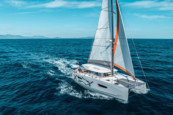 Excess 13 från Dream Yacht Charter i Zaton