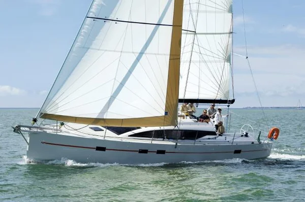 RM 1260 from Cat&Go in La Rochelle